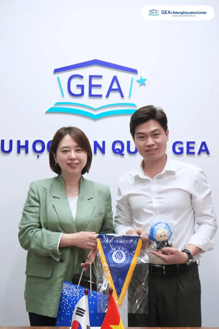 Ajou University admissions officer visits GEA